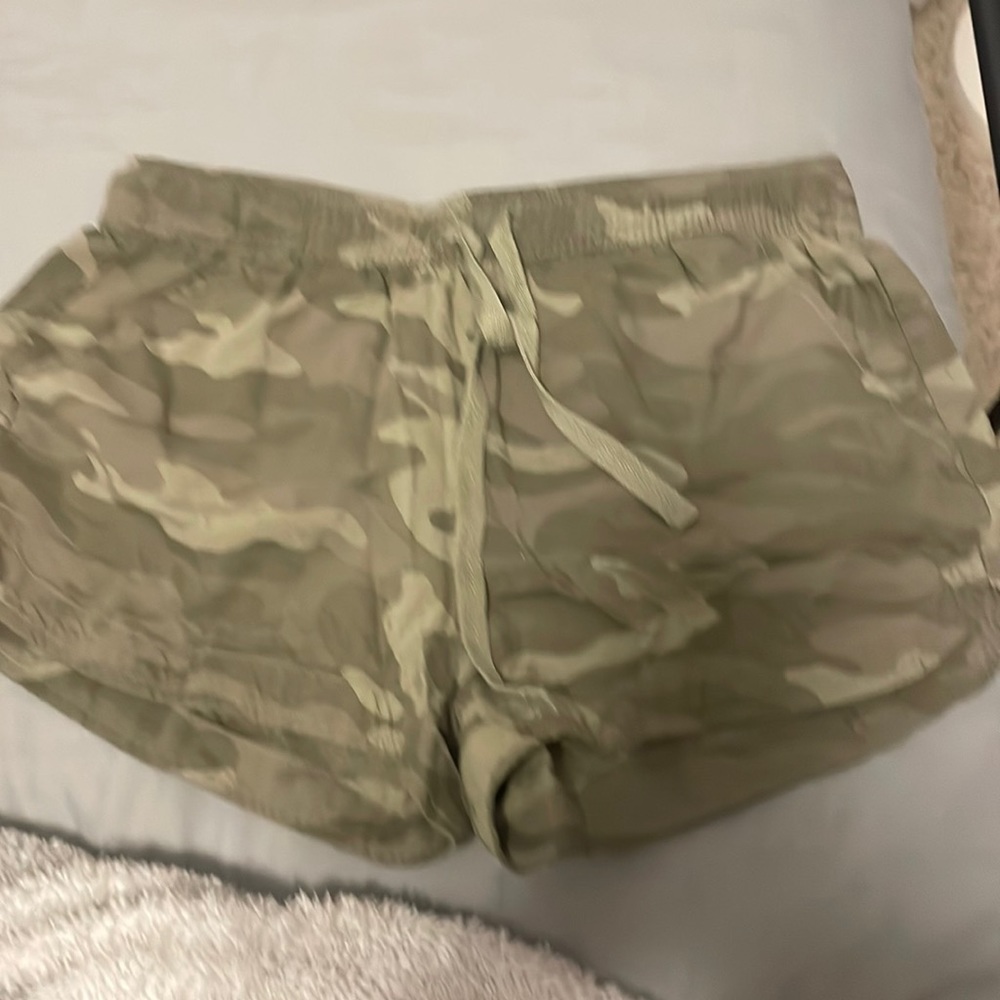 Camo dress up shorts